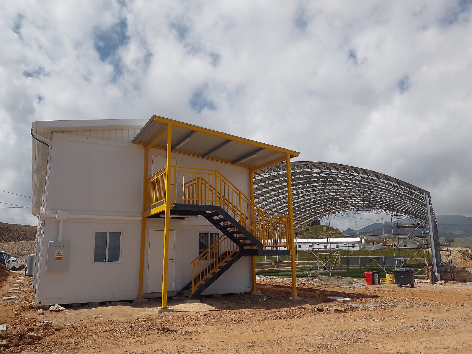 campamento minero y naves industriales galvec